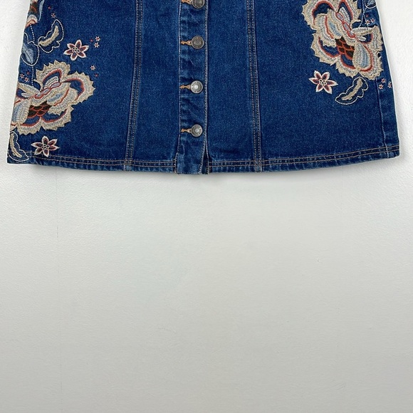 Stradivarius Denim Embroidered Skirt Womens 10 Button Down Front 2 Pocket Mini - Picture 2 of 9